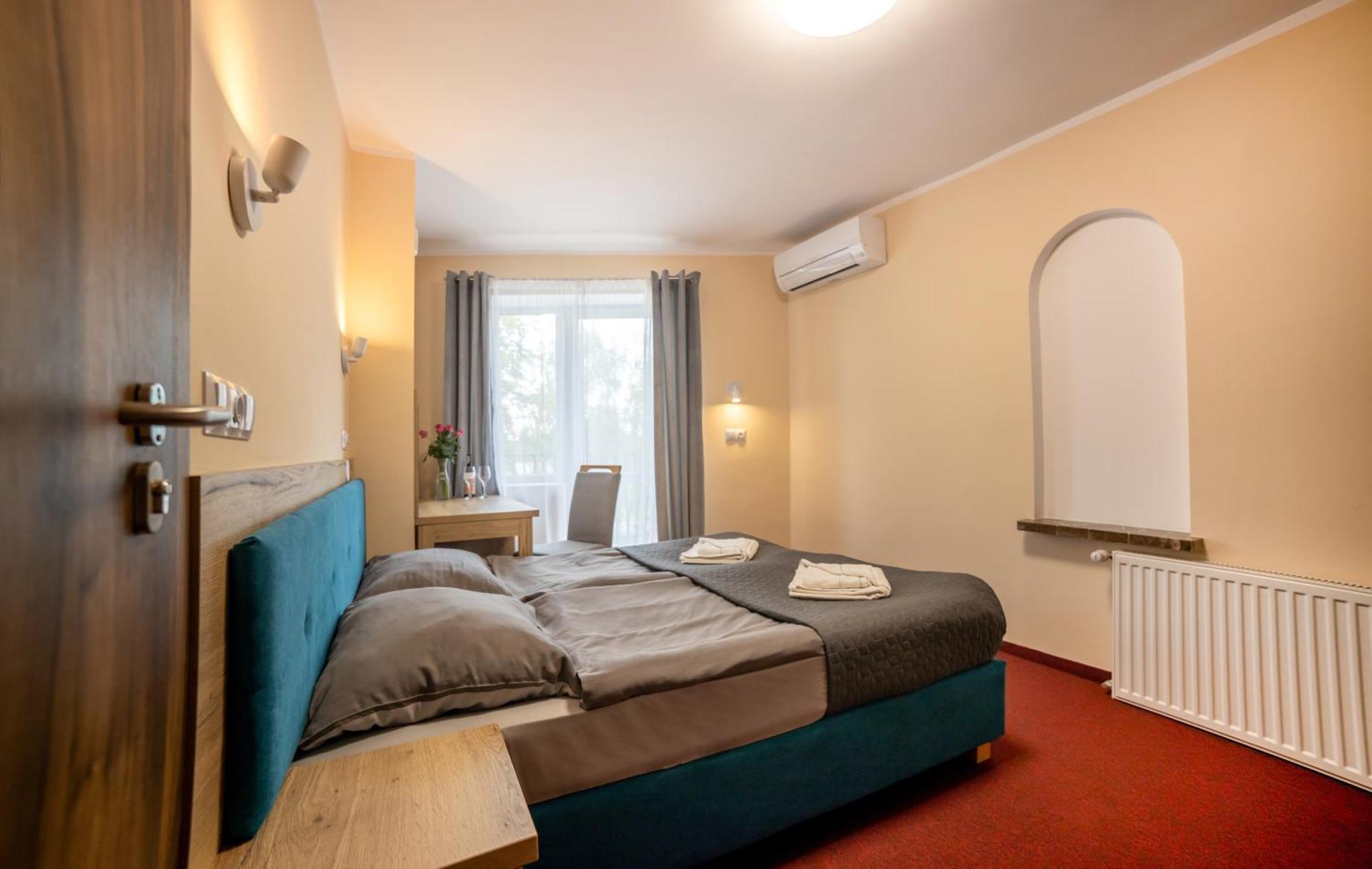 Zlote Pioro Bed & Breakfast Nisko Exterior photo